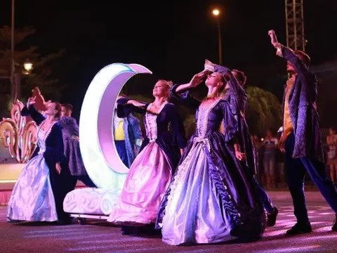 Carnival đường phố mùa hè sôi động ở Đà Nẵng