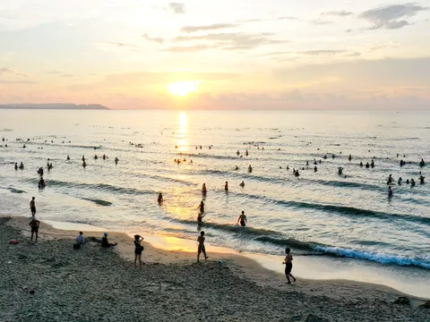 Du khách tham quan biển đảo miền Trung tăng đột biến
