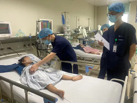 Trẻ gánh họa vì cha mẹ “bỏ quên” mũi tiêm vắc-xin nhắc lại