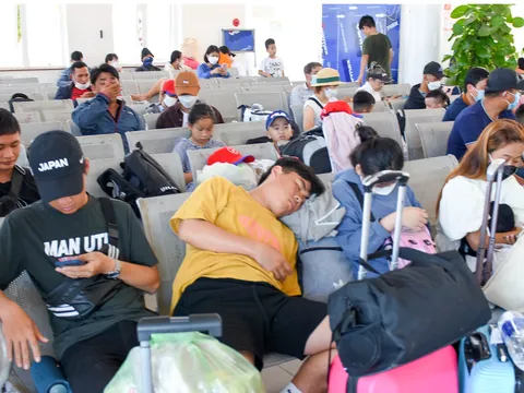 Du khách đi Lý Sơn vạ vật vì độc quyền tàu cao tốc