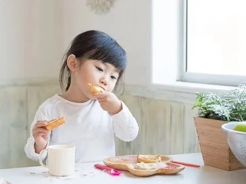 Cùng con khôn lớn: Dạy con tránh xa thực phẩm không an toàn