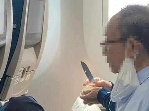 Mang dao lên tàu bay có thể bị phạt từ 7-10 triệu đồng