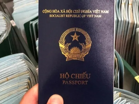 Yêu cầu Công an khẩn trương kiểm tra, làm rõ thông tin ''cò hộ chiếu tại Hà Nội'