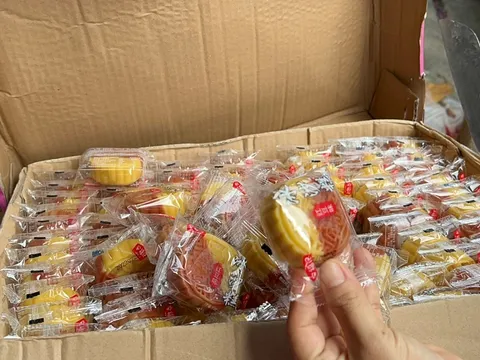 10.800 chiếc bánh trung thu loại 2.500 đồng/chiếc ở La Phù bị thu giữ do nghi nhập lậu