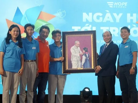 Chủ tịch nước mong muốn học sinh trường Hy Vọng vượt qua mất mát để vươn lên