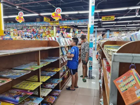 Năm học mới bắt đầu: Học sinh vẫn khó mua đủ sách giáo khoa
