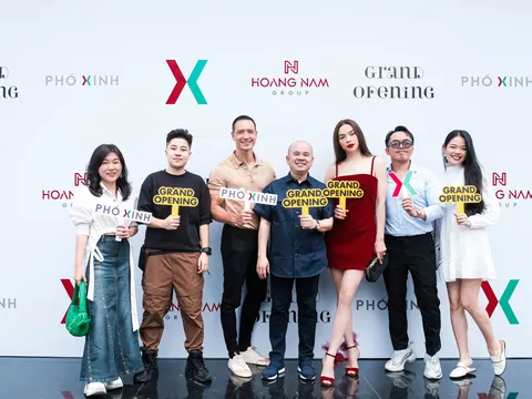 Vợ chồng Hà Hồ bất ngờ ghé thăm doanh nhân Dương Quốc Nam lúc tối muộn