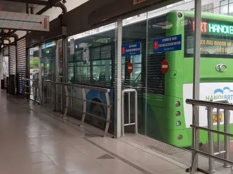 Hà Nội triển khai thí điểm khách đi buýt nhanh BRT được dùng xe máy điện miễn phí