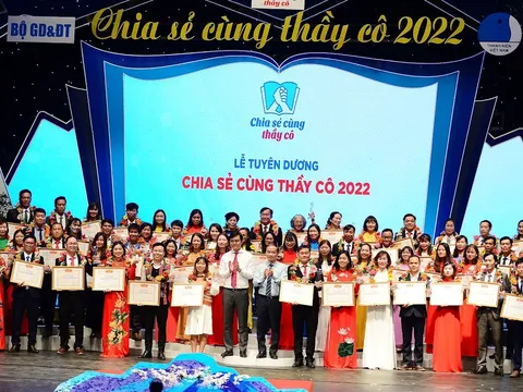 "Tuyên dương 68 thầy cô giáo" trong chương trình “Chia sẻ cùng thầy cô” năm 2022