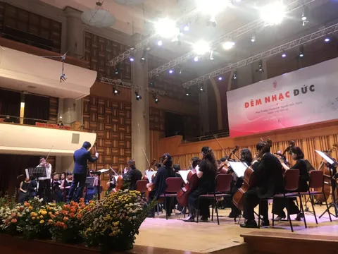 Nghệ sĩ Violin Trần Vĩnh Lộc “phiêu” trong Đêm nhạc Đức