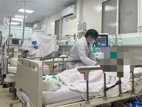 Cảnh báo ngộ độc rượu và thực phẩm dịp cuối năm