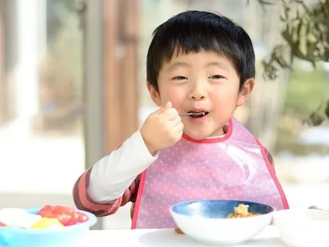 "Có thể dùng mì chính trong quá trình chế biến món ăn cho trẻ không?"