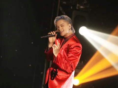 Trọng Hiếu khiến fan nức lòng khi hát liên tục 20 ca khúc trong 3 giờ