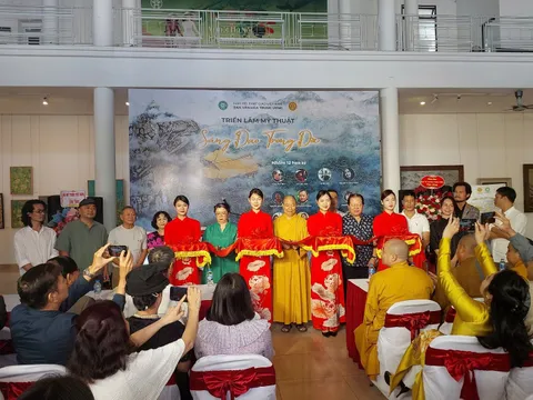 Lan toả giá trị văn hoá Phật giáo thông qua triển lãm nghệ thuật 'Sáng Đạo Trong Đời'