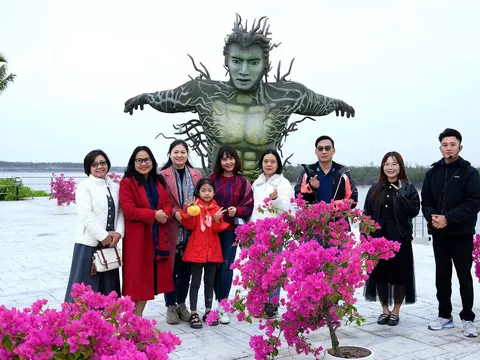 Khách sạn biển 5 sao đầu tiên miền Bắc đón 7.500 khách ba ngày đầu năm