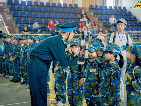 Trại hè quân đội Gen Alpha: Khi phụ huynh không còn tìm nơi cho con “vui hè”, mà tìm nơi để con trưởng thành