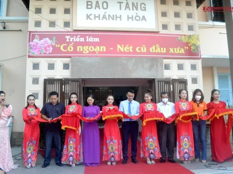 Người dân, du khách Khánh Hòa thích thú trải nghiệm không gian Tết xưa