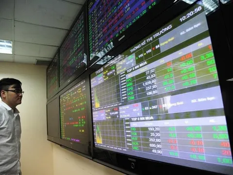 Áp lực bán tháo toàn thị trường, VN-Index mất hơn 25 điểm
