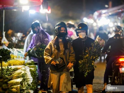 Chợ hoa lớn nhất Thủ đô vắng khách dịp 8/3