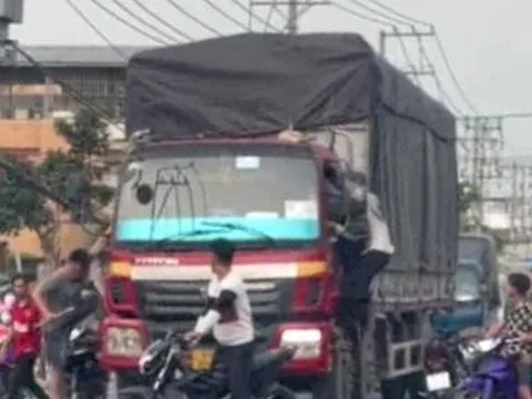 Điều tra nhóm người cầm hung khí chặn ô tô, hành hung tài xế