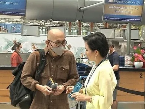 20 du khách quốc tế đầu tiên đến Việt Nam trên chuyến bay từ Singapore