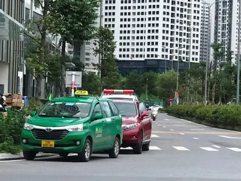 Xăng dầu tăng cao, vận tải ‘khó chồng khó’