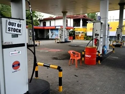 “Hòn ngọc Ấn Độ Dương” chìm sâu thêm vào khủng hoảng