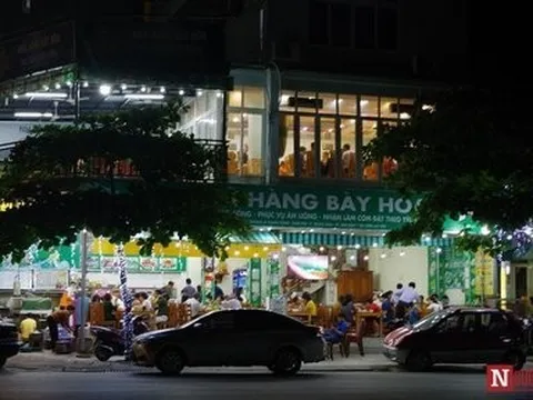 Du khách ùn ùn đổ về, một số nhà hàng tại Tp.Sầm Sơn "quá tải"