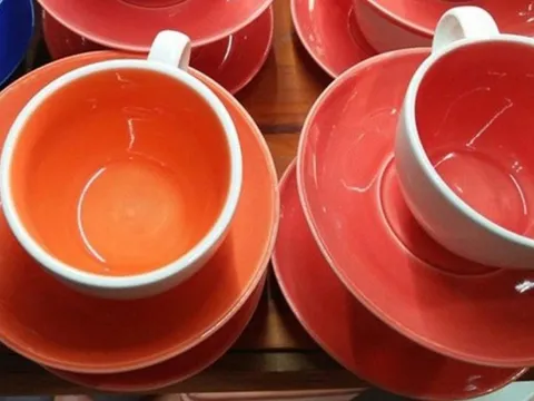 Dùng 3 loại cốc này để uống nước chẳng khác nào "tự đầu độc"