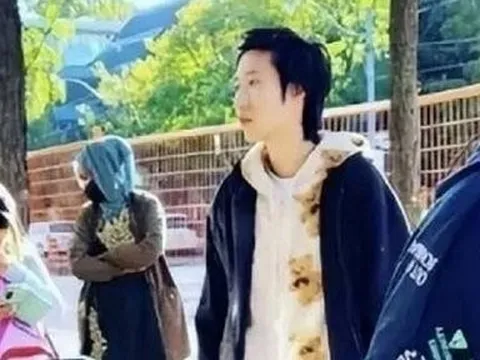 Con gái của Thành Long xếp hàng nhận đồ ăn miễn phí ở Toronto