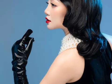 Ca sĩ Phạm Thu Hà hết lòng với dòng nhạc bán cổ điển