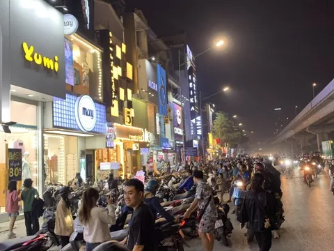 “Hà Nội đêm không ngủ” thu hút khách mua sắm với nhiều khuyến mại
