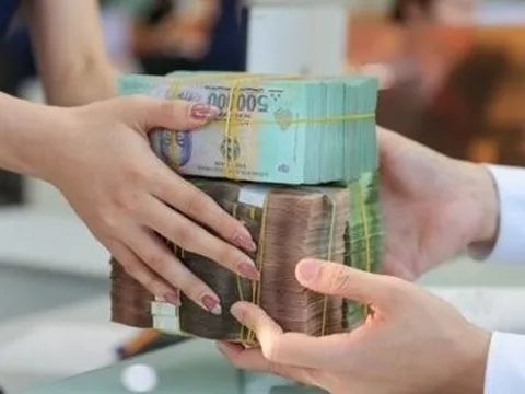 Lãi suất thấp kỉ lục, có 100 triệu đồng gửi tiết kiệm thu được bao nhiêu tiền lãi?