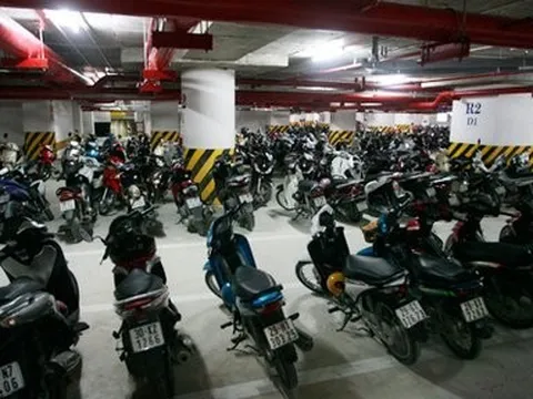 Từ bãi đỗ xe đến cái thang máy