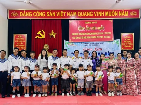 ‘Vui Tết Quân đội, thắm tình quân dân’