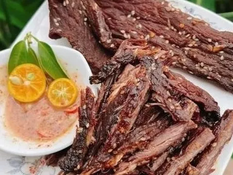 Đặc sản thịt bò gác bếp xứ Nghệ vào vụ Tết