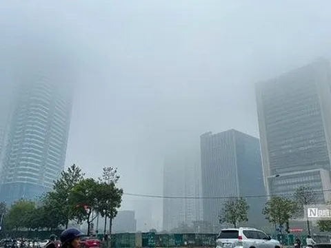 Hà Nội chìm trong sương mù dày đặc