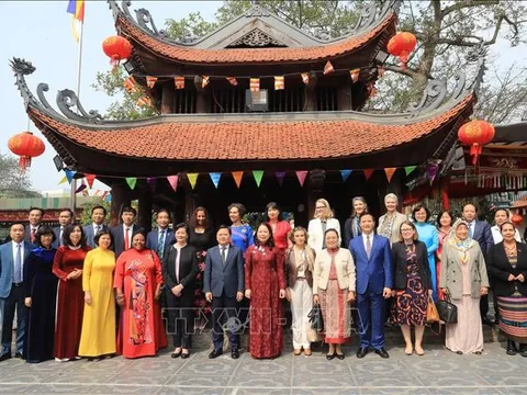 Phó Chủ tịch nước gặp mặt các nữ Đại sứ, Trưởng đại diện tổ chức quốc tế