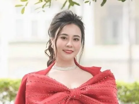 Ngày 8/3, Hoa hậu Phan Kim Oanh ngạc nhiên với món quà từ Dubai