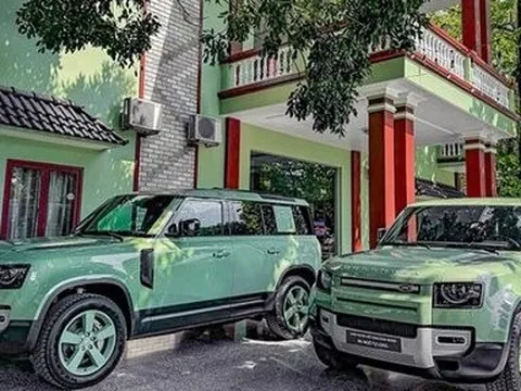 Bộ đôi xe SUV Defender bản kỷ niệm đặc biệt về cùng một nhà