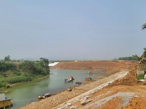 Đầu tư gần 85 tỷ đồng xây kè, xử lý khẩn cấp sự cố sạt lở sông Bưởi