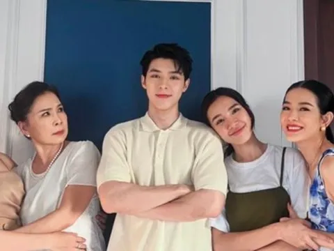 Bóng của thị thành: Chuyện tình hoàng tử, lọ lem thời "livestream"