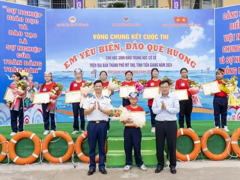 Bồi đắp tình yêu biển, đảo Tổ quốc cho thế hệ trẻ