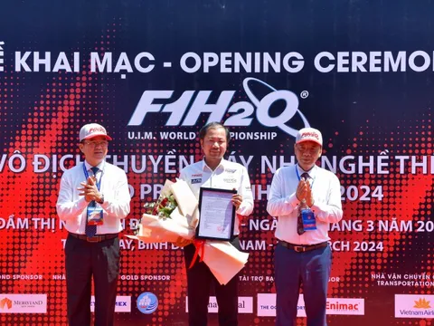 Khai mạc Giải đua thuyền máy nhà nghề quốc tế UIM F1H2O tại Bình Định