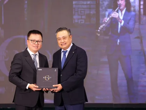 Huyền thoại Kenny G quảng bá du lịch Việt Nam với MV đặc biệt về cảnh đẹp Hà Nội