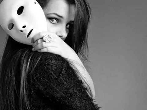 Nhìn ai cũng ra người xấu?