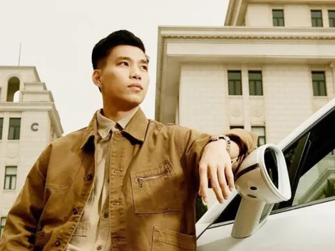 Nam cầu thủ ở tuổi 27: Lái siêu xe, mua nhà cả chục tỷ đồng