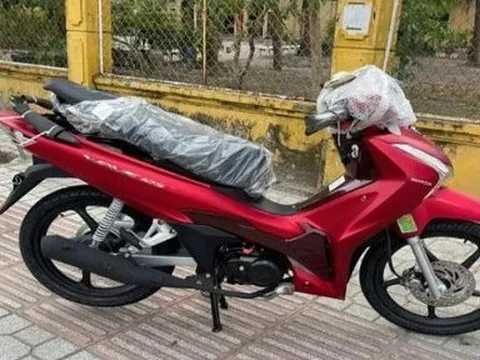 Honda Wave 125i có gì mà giá đắt gấp đôi Honda Future FI?