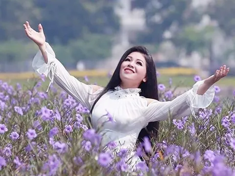 Ca sĩ Anh Thơ: Cát-xê cả trăm triệu đồng/show, tự tin đủ tiền mua biệt thự nhưng vẫn ở chung cư