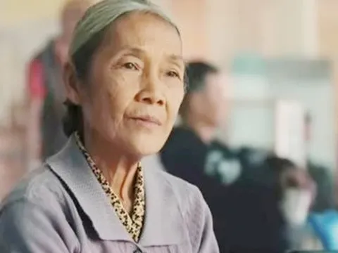 “Người mẹ hiền nhất màn ảnh” ở tuổi 70 mới có vai chính gây sốc